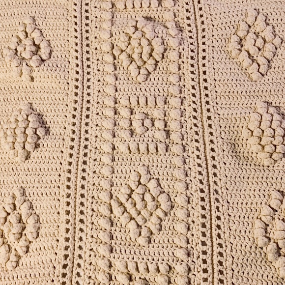 Handmade Chunky Knitted Off-White Blanket Throw - Picture 4 of 5